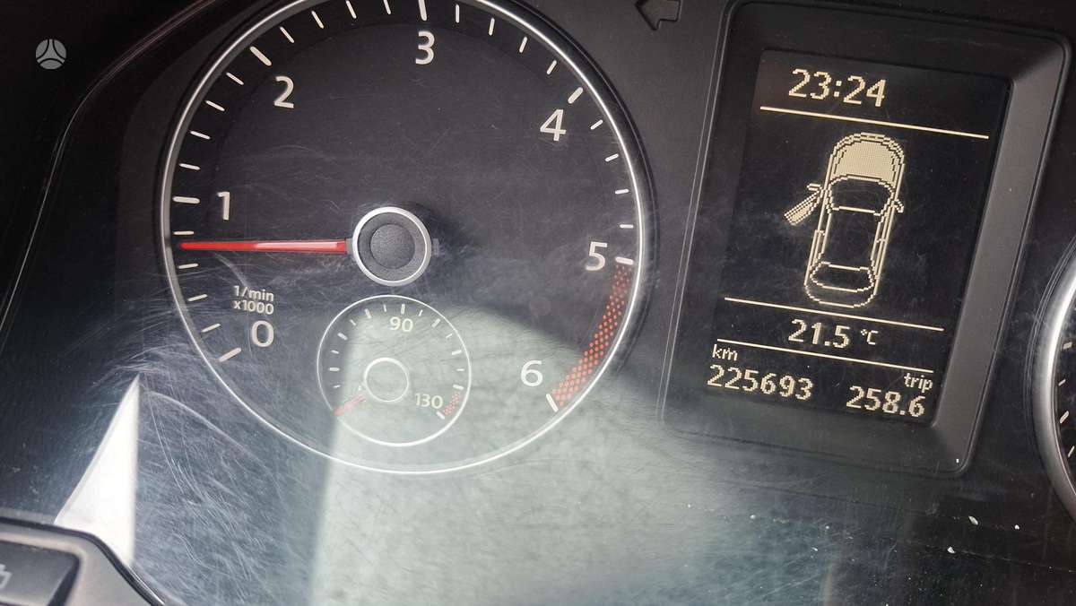 Volkswagen Jetta - 11