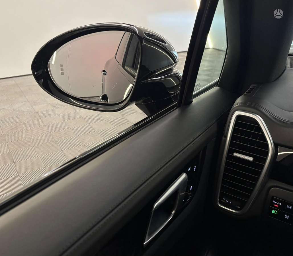 Porsche Cayenne - 8