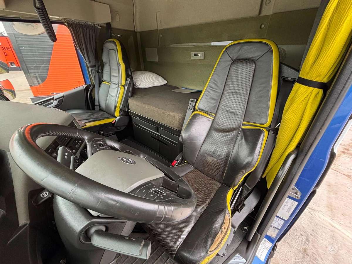 Volvo FH 16 750 10x4, single sleeper