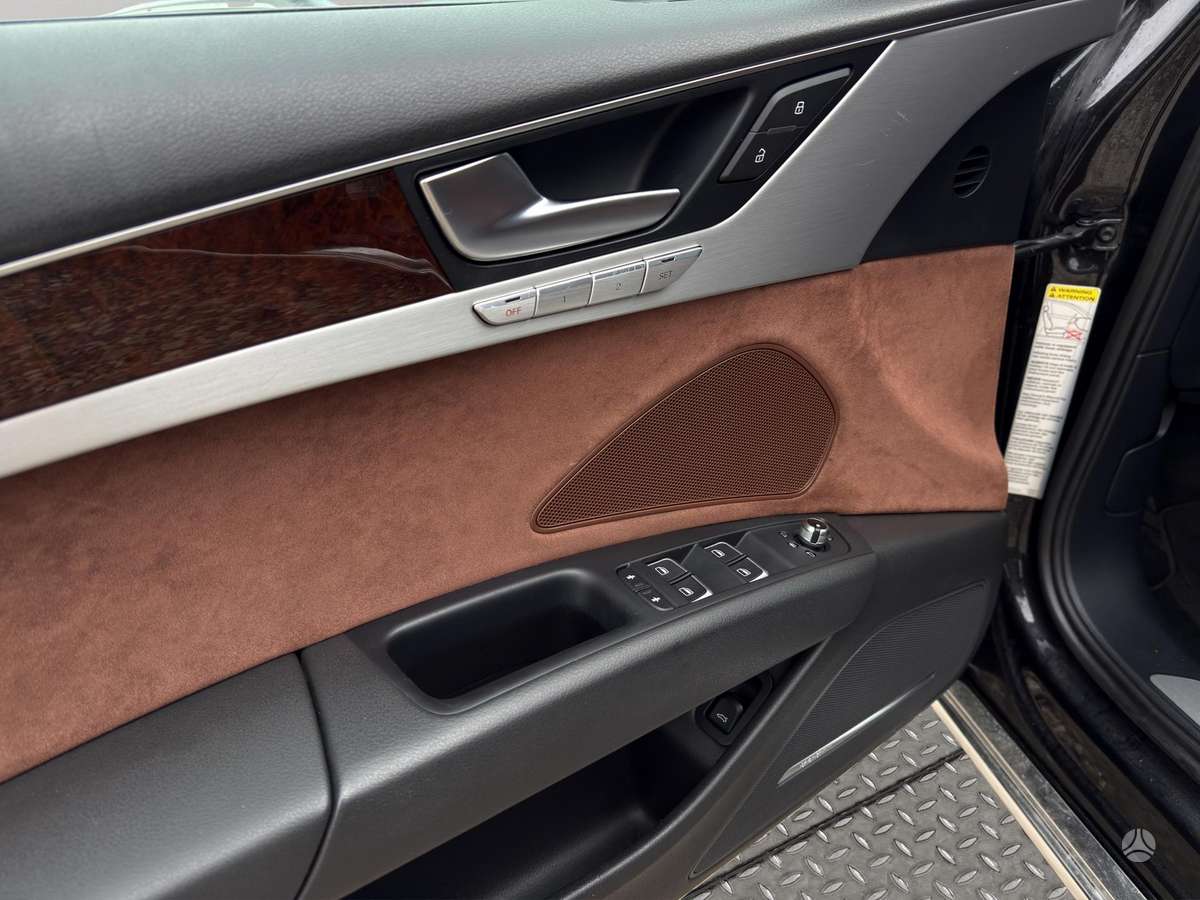 Audi A8, 3.0 l., Седан