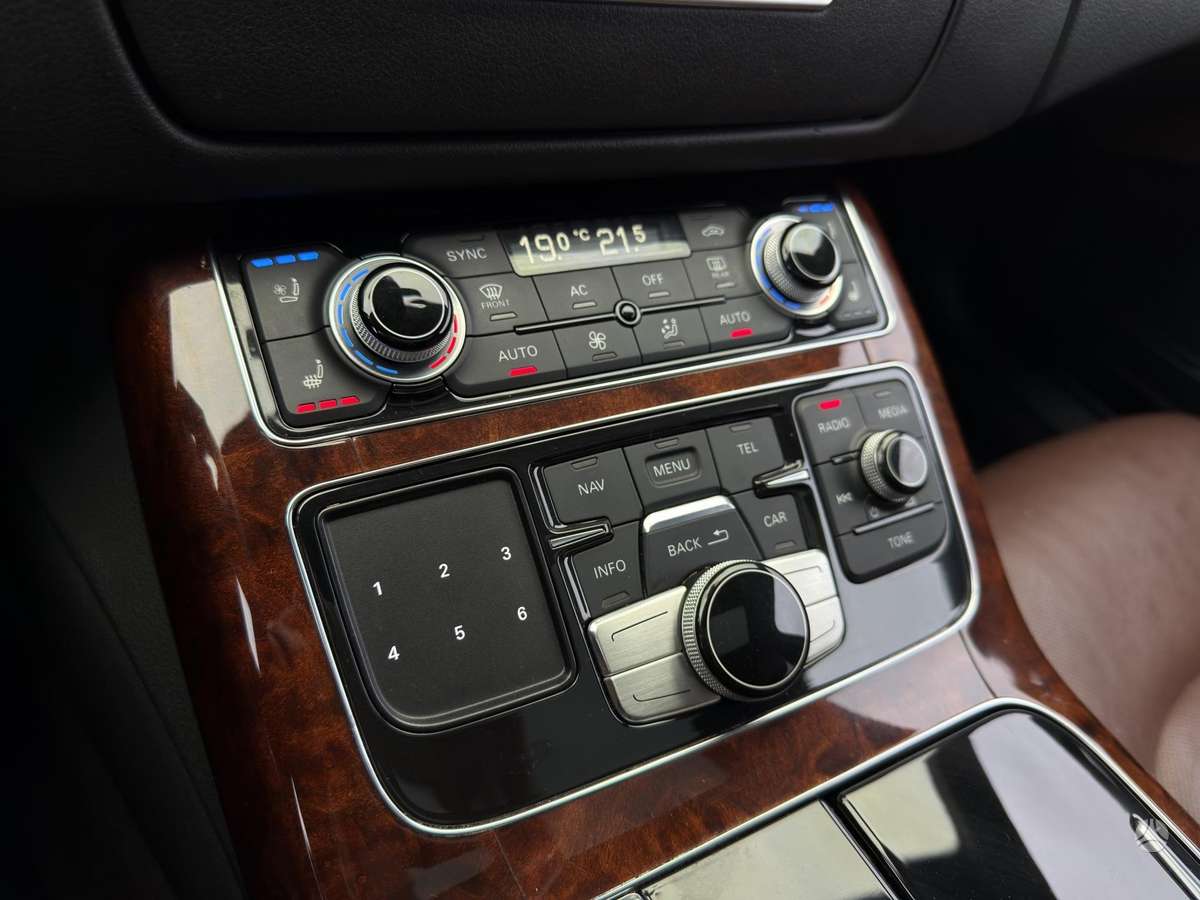 Audi A8, 3.0 l., Седан