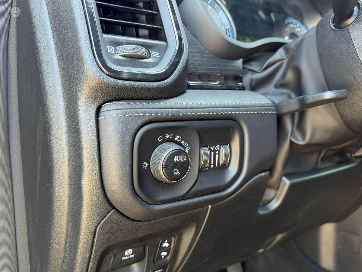 Dodge Ram, 5.7 l., off-road / crossover