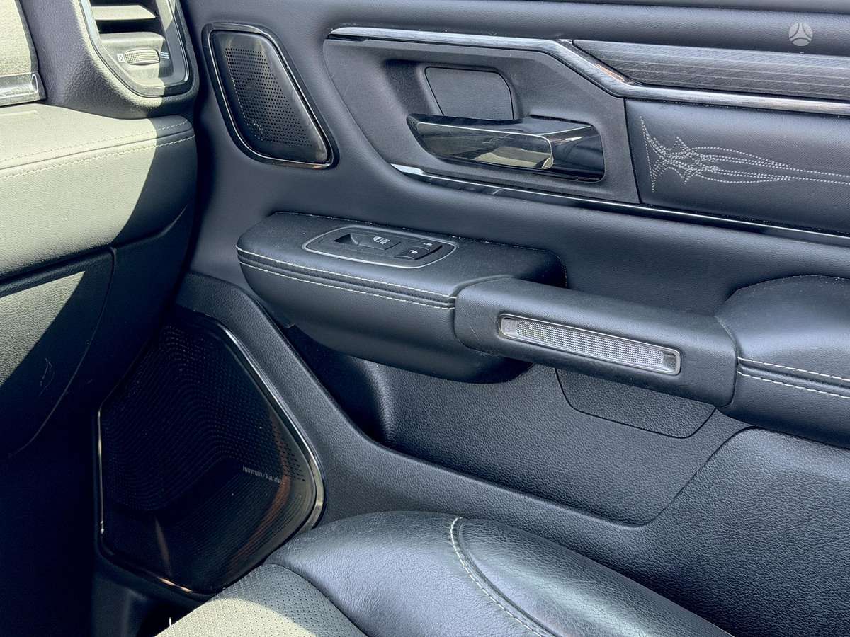 Dodge Ram, 5.7 l., off-road / crossover