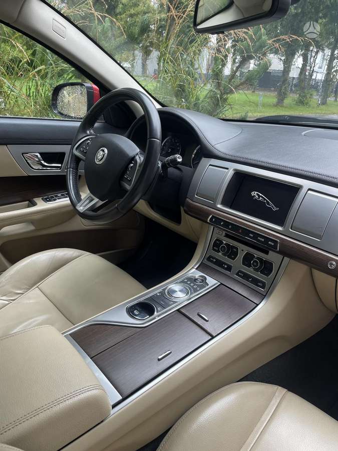 Jaguar XF, 2.0 l., Седан