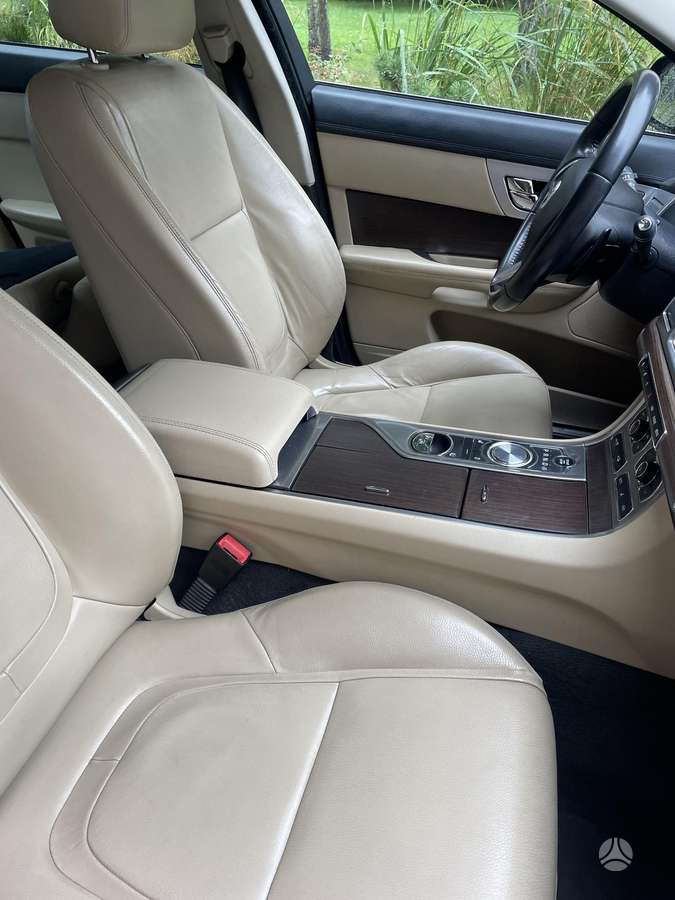 Jaguar XF, 2.0 l., Седан