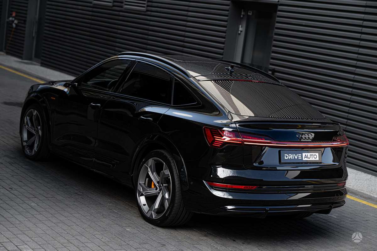 Audi e-tron S, visureigis / krosoveris