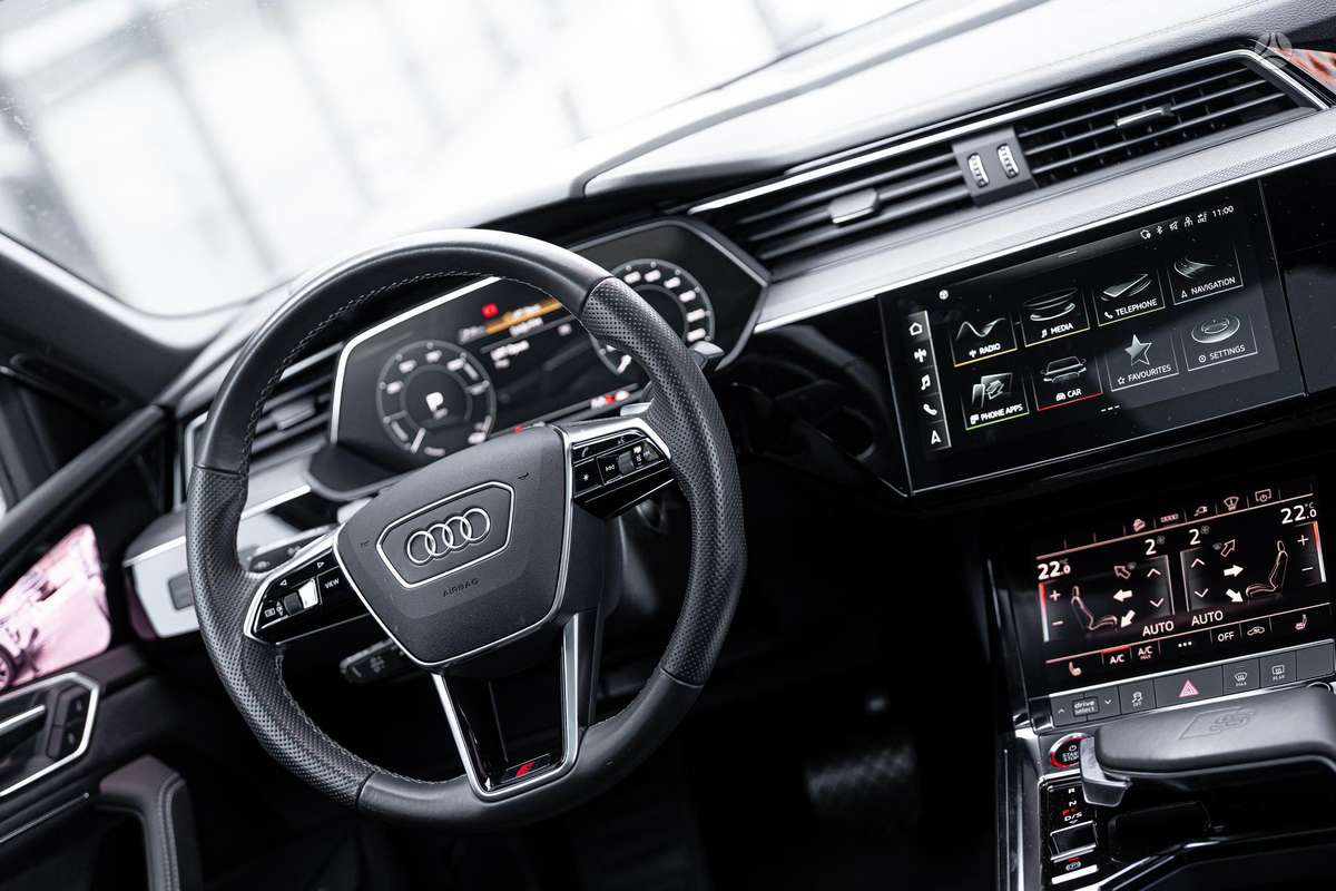 Audi e-tron S, visureigis / krosoveris