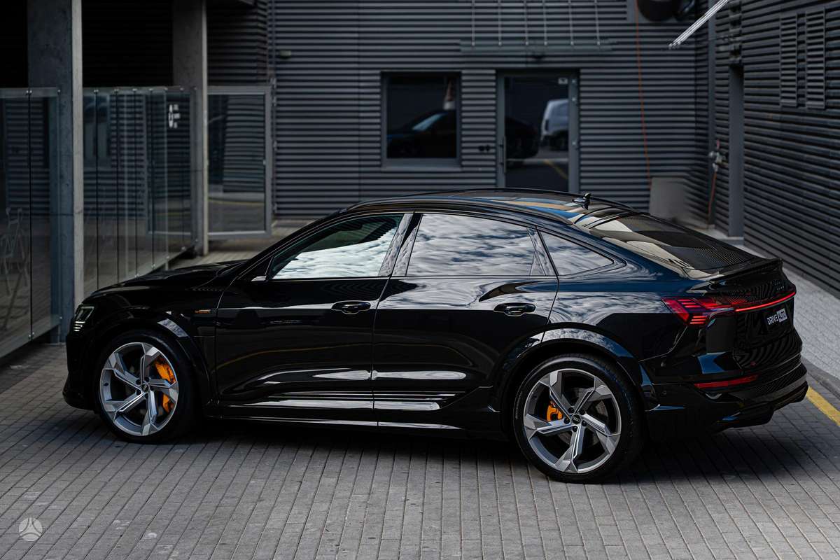Audi e-tron S, visureigis / krosoveris