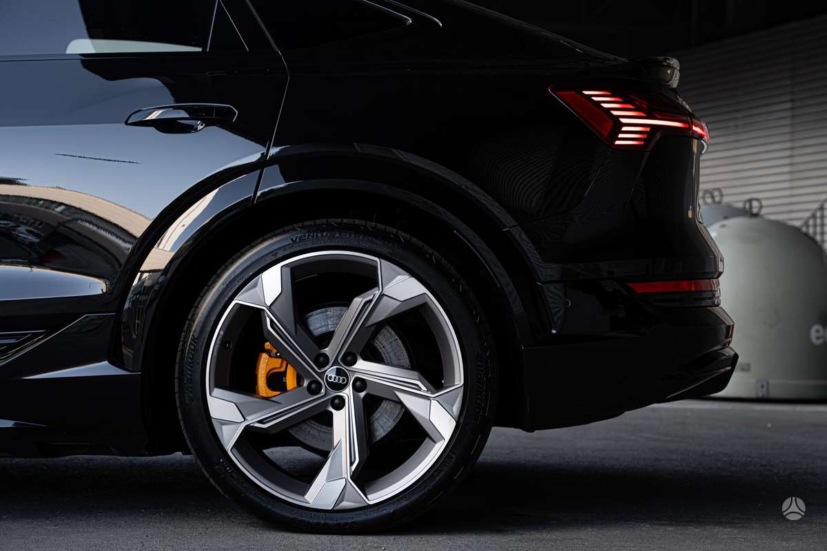 Audi e-tron S, visureigis / krosoveris