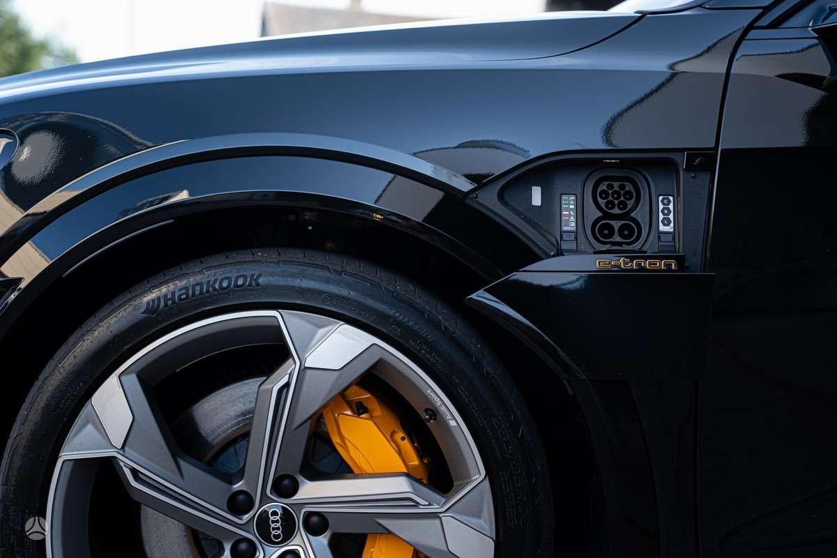 Audi e-tron S, visureigis / krosoveris