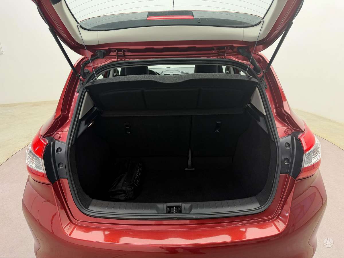 Nissan Pulsar, 1.2 l., hatchback