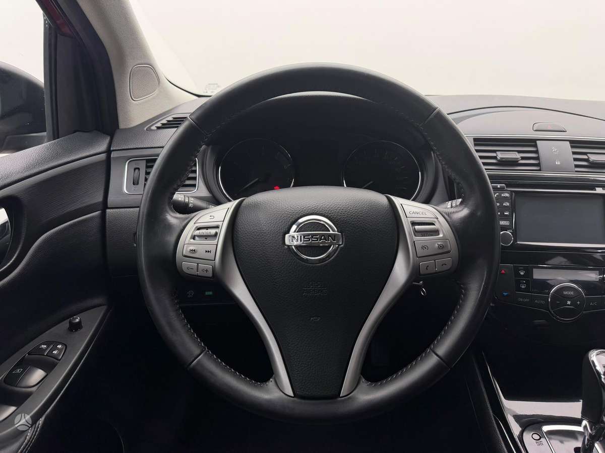 Nissan Pulsar, 1.2 l., hatchback