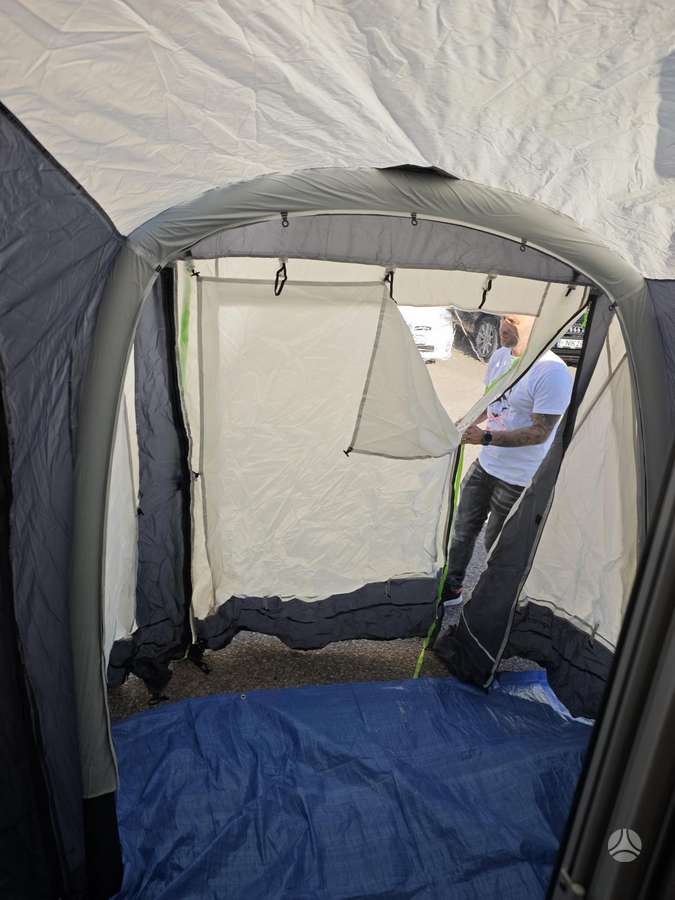 EOS 302, caravans