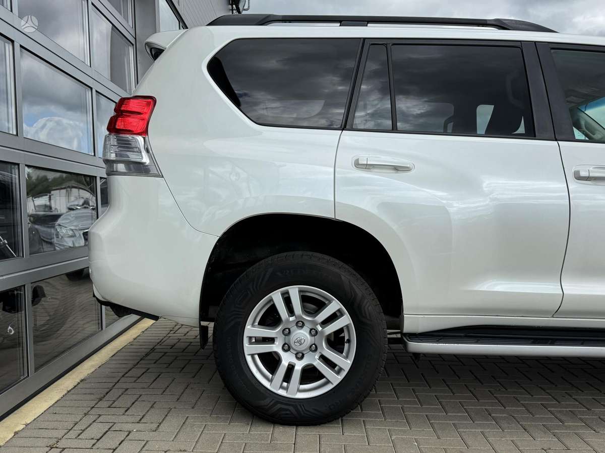 Toyota Land Cruiser - 7