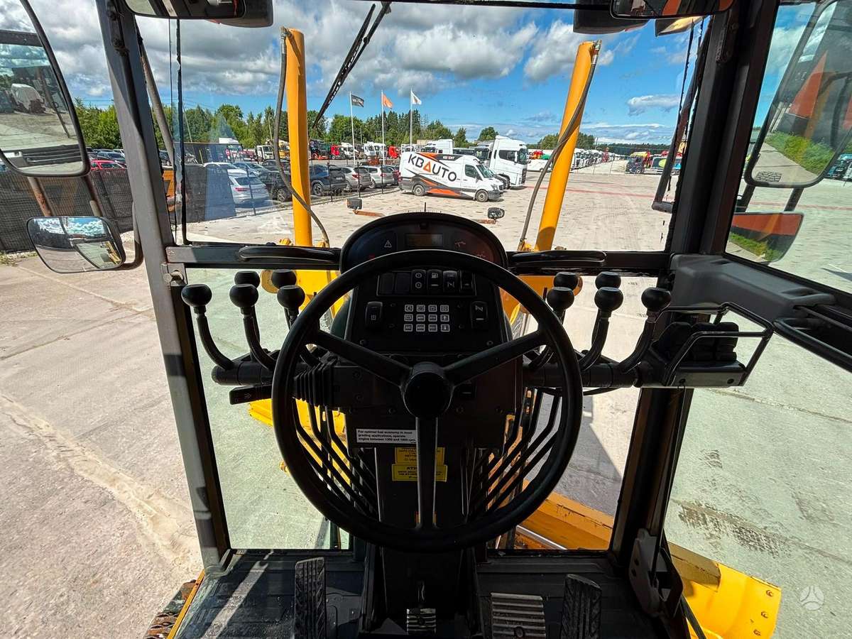 Volvo G960, kita
