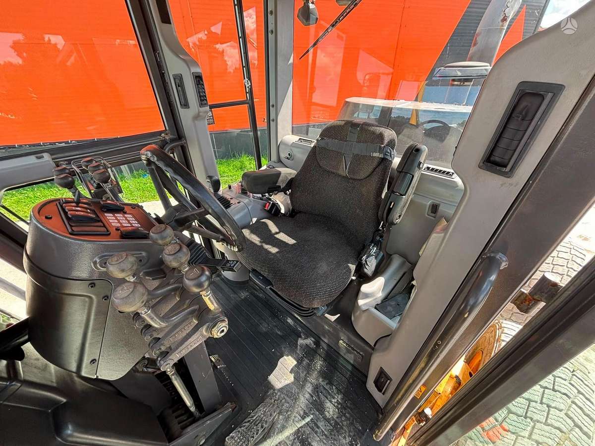 Volvo G960, kita
