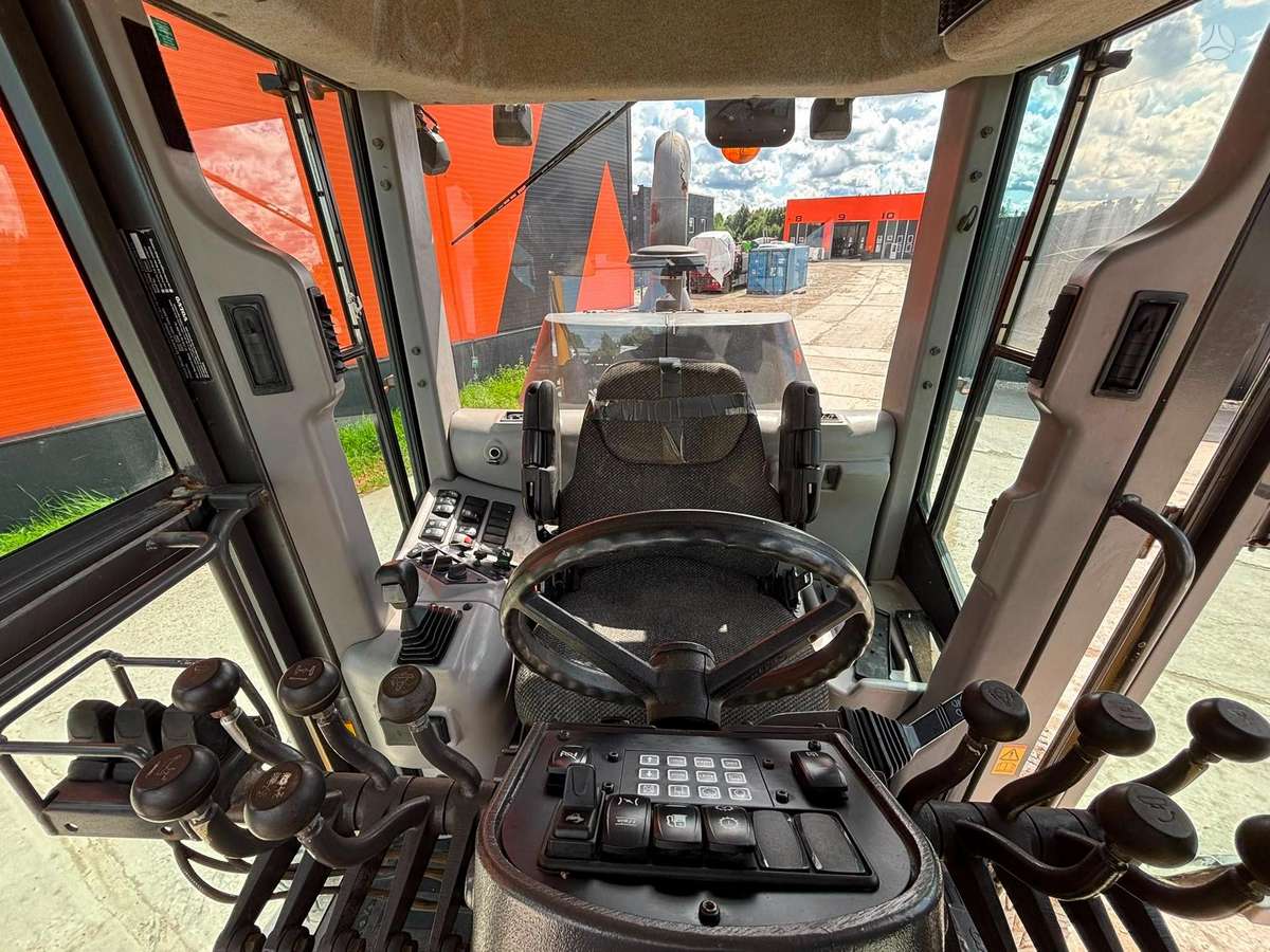 Volvo G960, kita