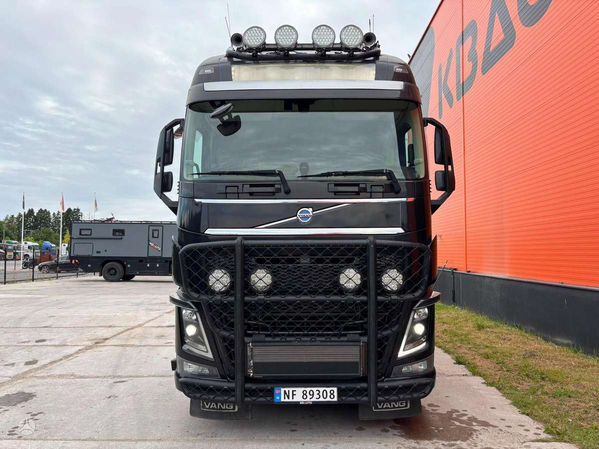 Volvo FH 16 750 8x4, single sleeper