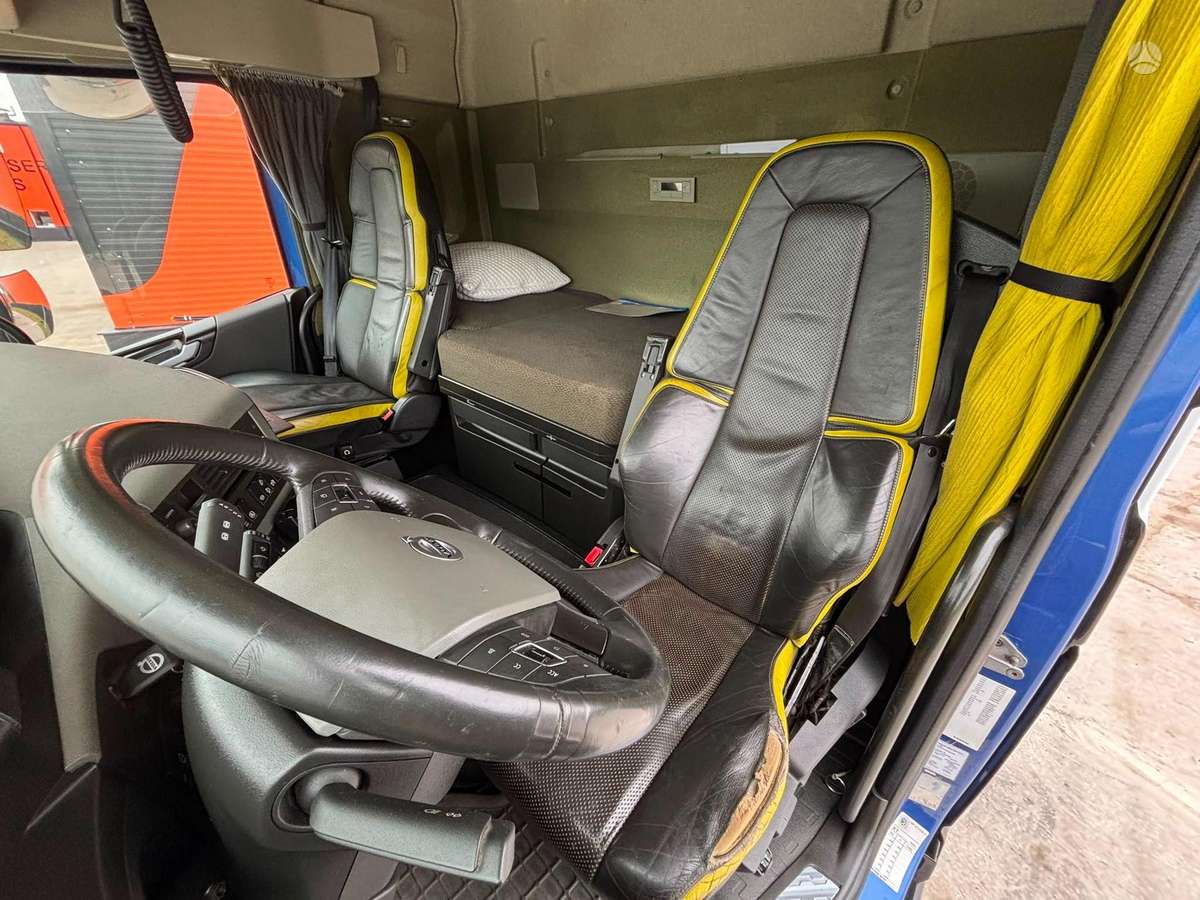 Volvo FH 16 750 8x4, single sleeper