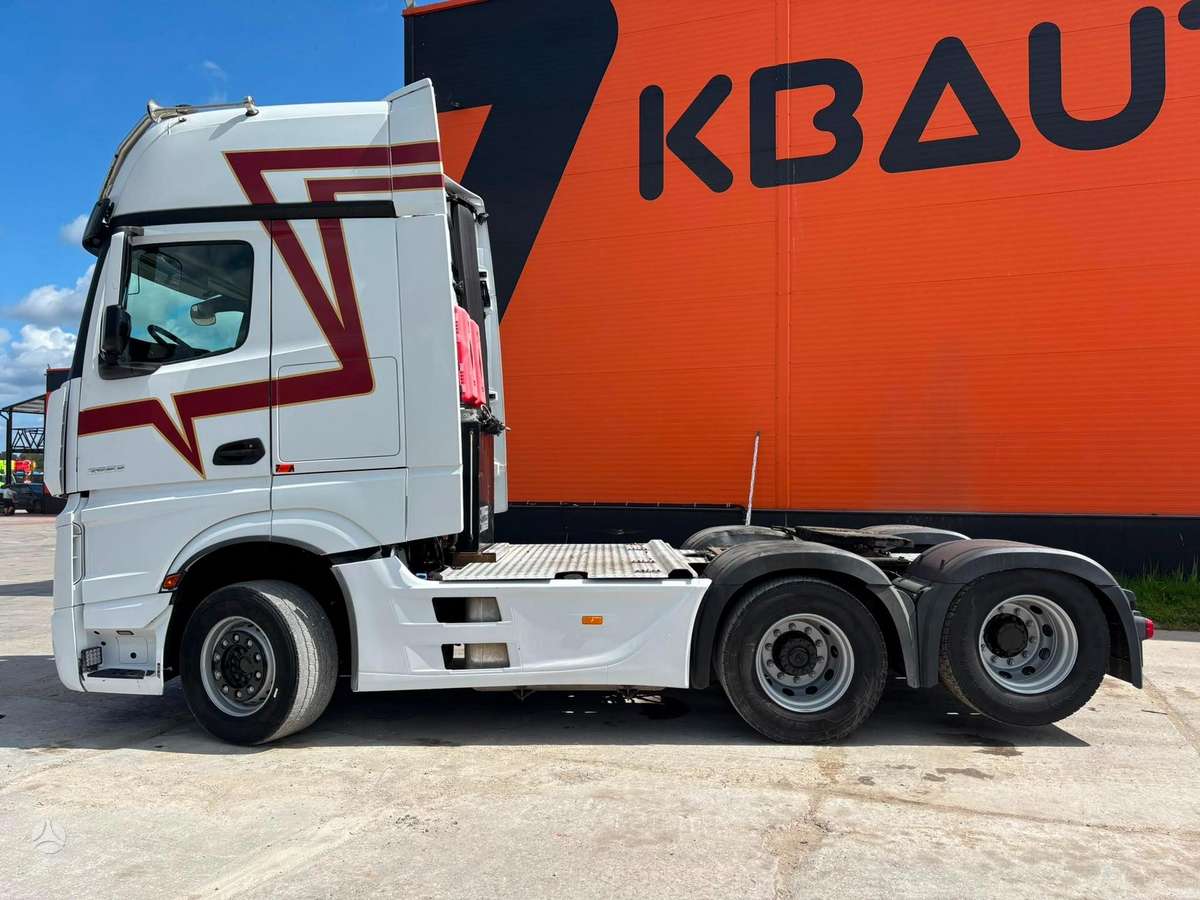 Mercedes-Benz Actros 2653 6x2, single sleeper