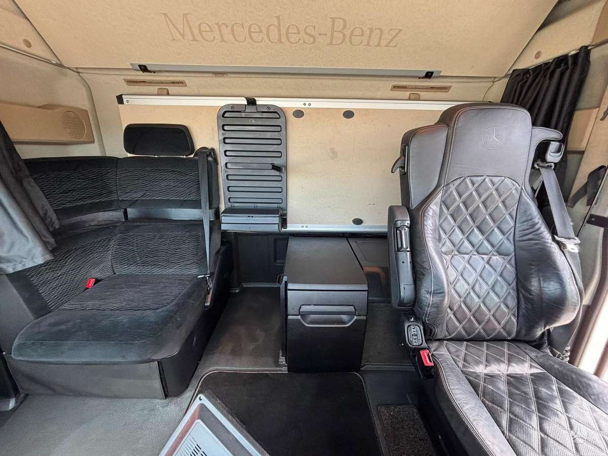 Mercedes-Benz Actros 2653 6x2, single sleeper