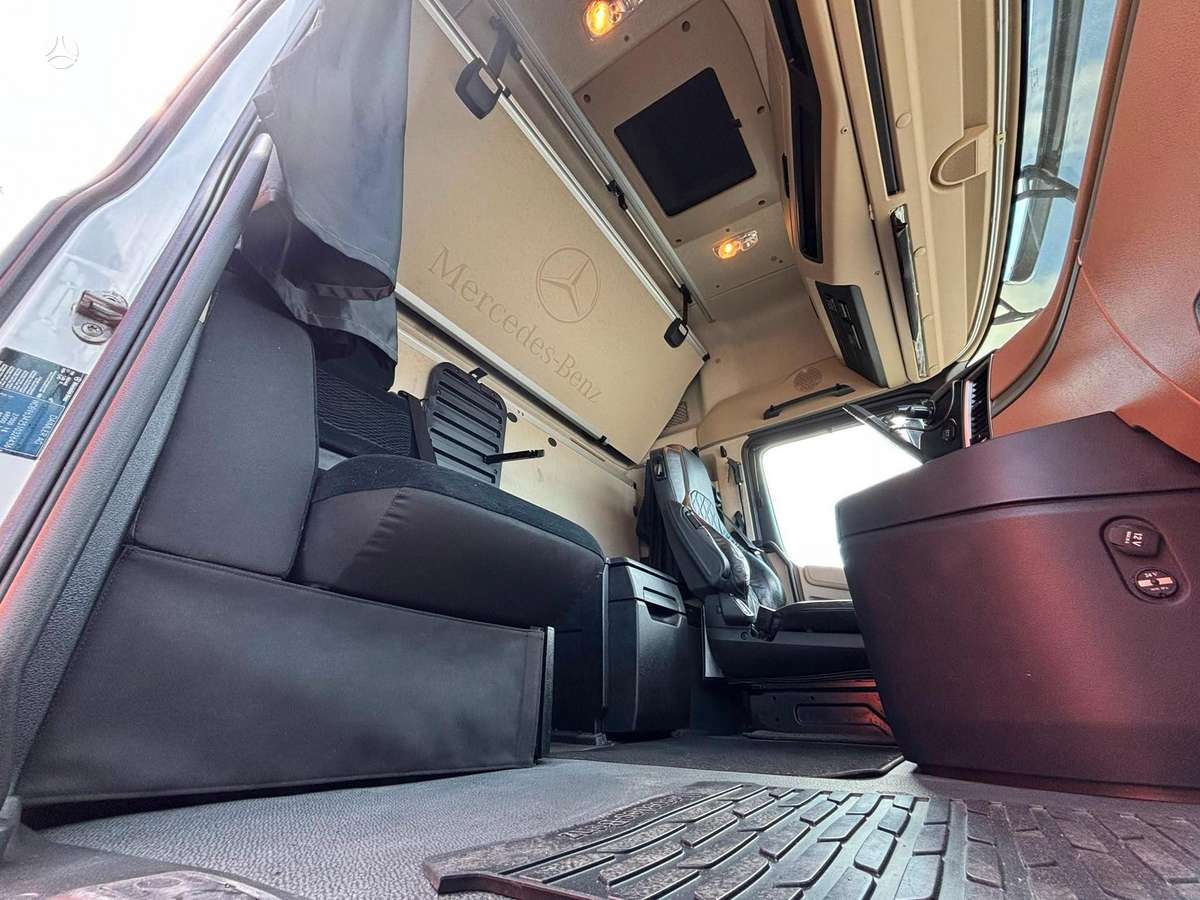 Mercedes-Benz Actros 2653 6x2, single sleeper