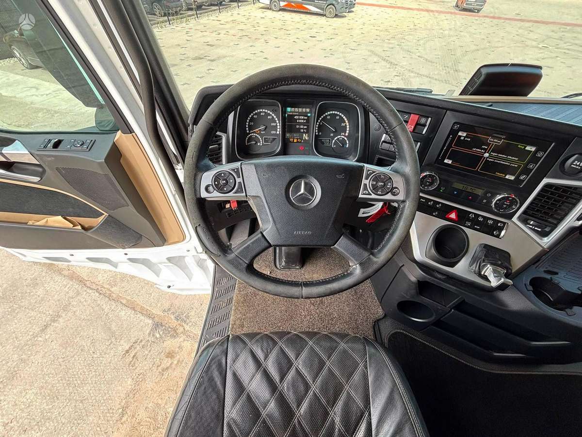 Mercedes-Benz Actros 2653 6x2, single sleeper