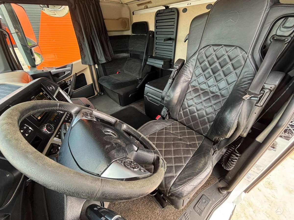 Mercedes-Benz Actros 2653 6x2, single sleeper
