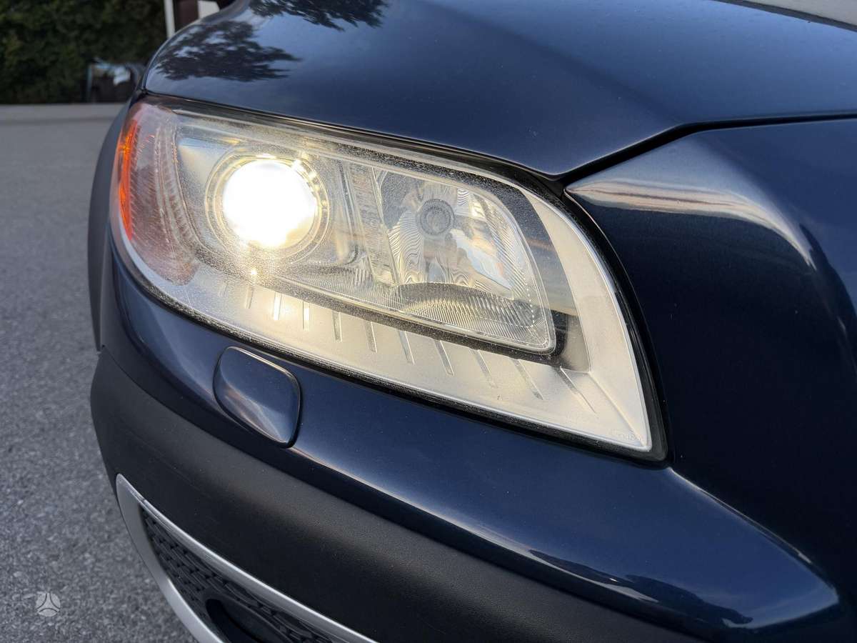 Volvo XC70 - 8