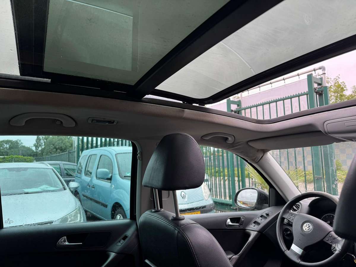 Volkswagen Tiguan - 9