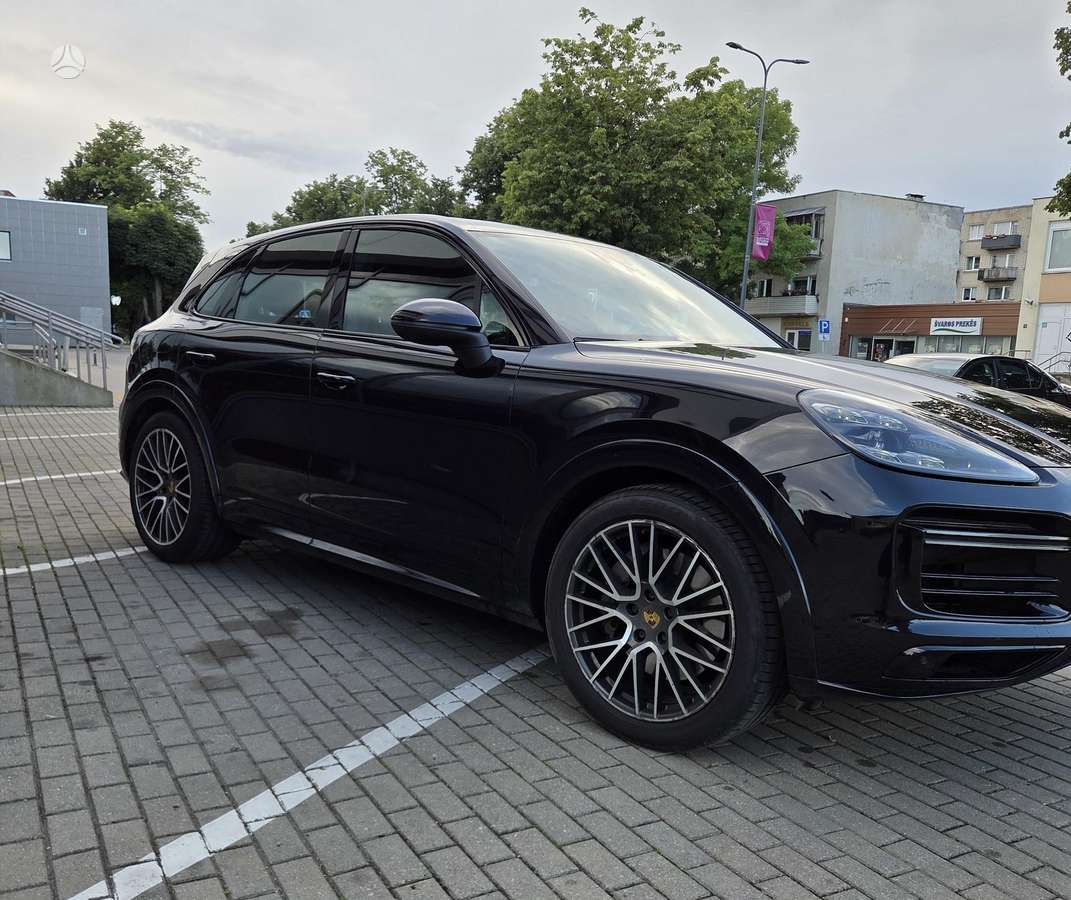 Porsche Cayenne - 1