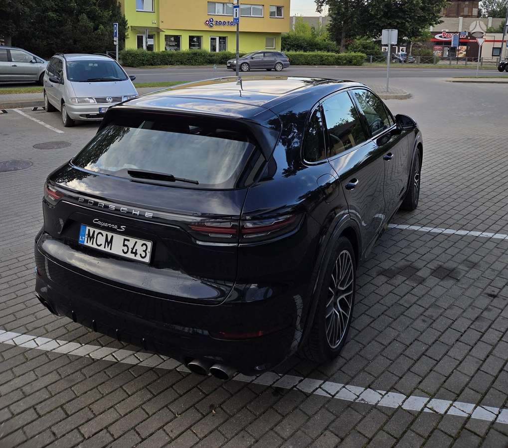 Porsche Cayenne - 5