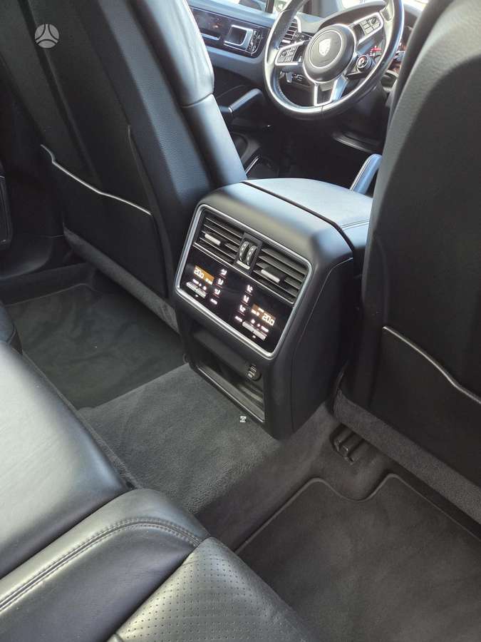 Porsche Cayenne - 6