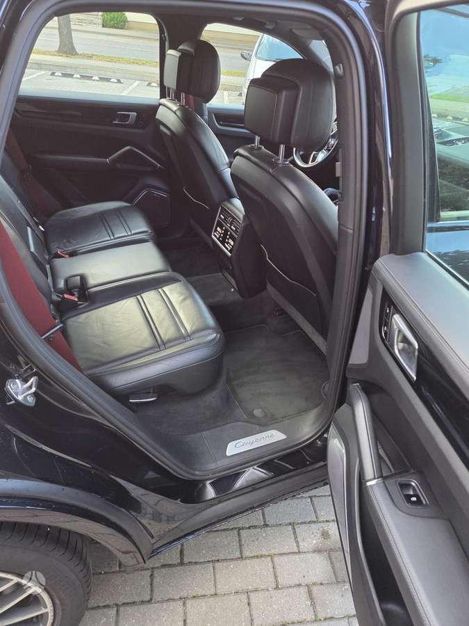 Porsche Cayenne - 8