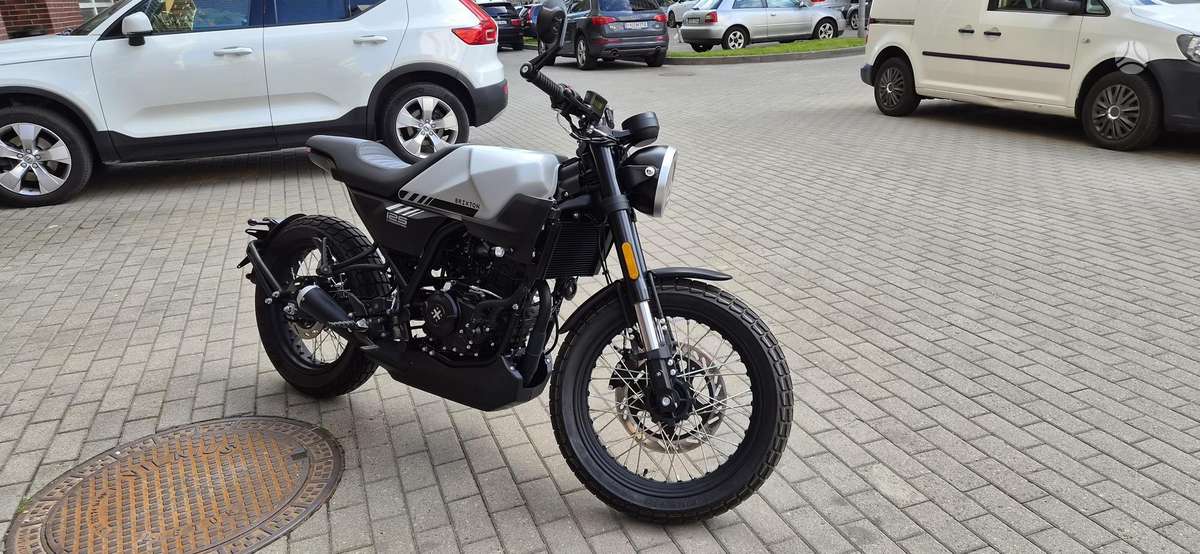 Brixton Crossfire 125 125cc, street / classic