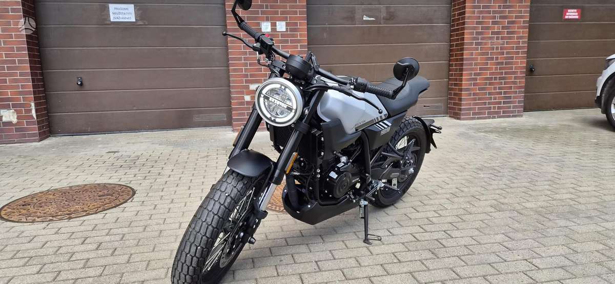 Brixton Crossfire 125 125cc, street / classic