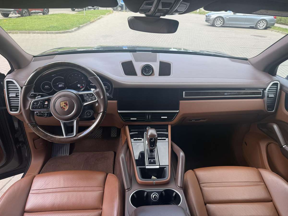 Porsche Cayenne - 4