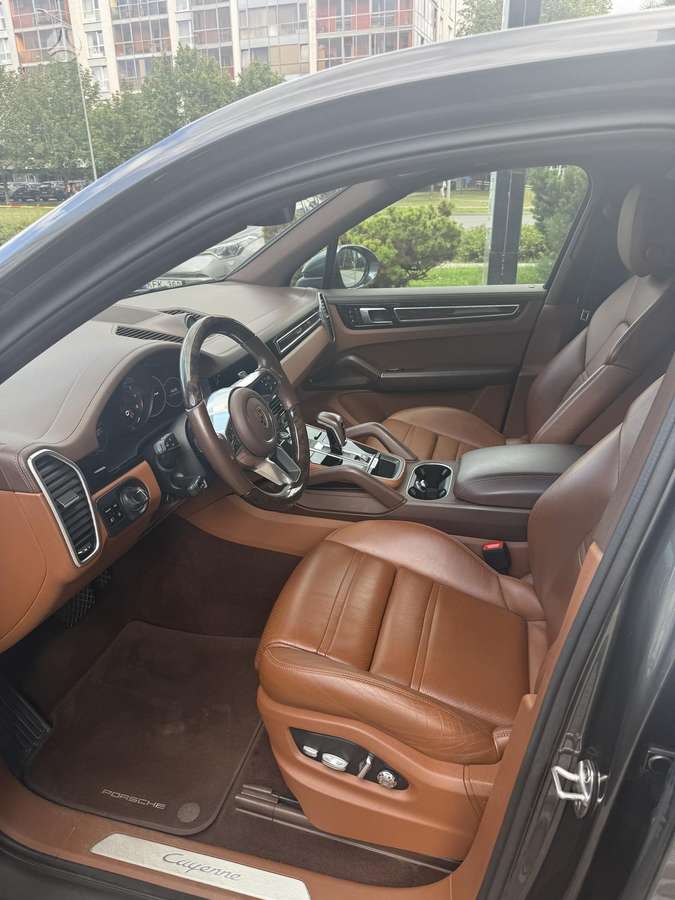 Porsche Cayenne - 5