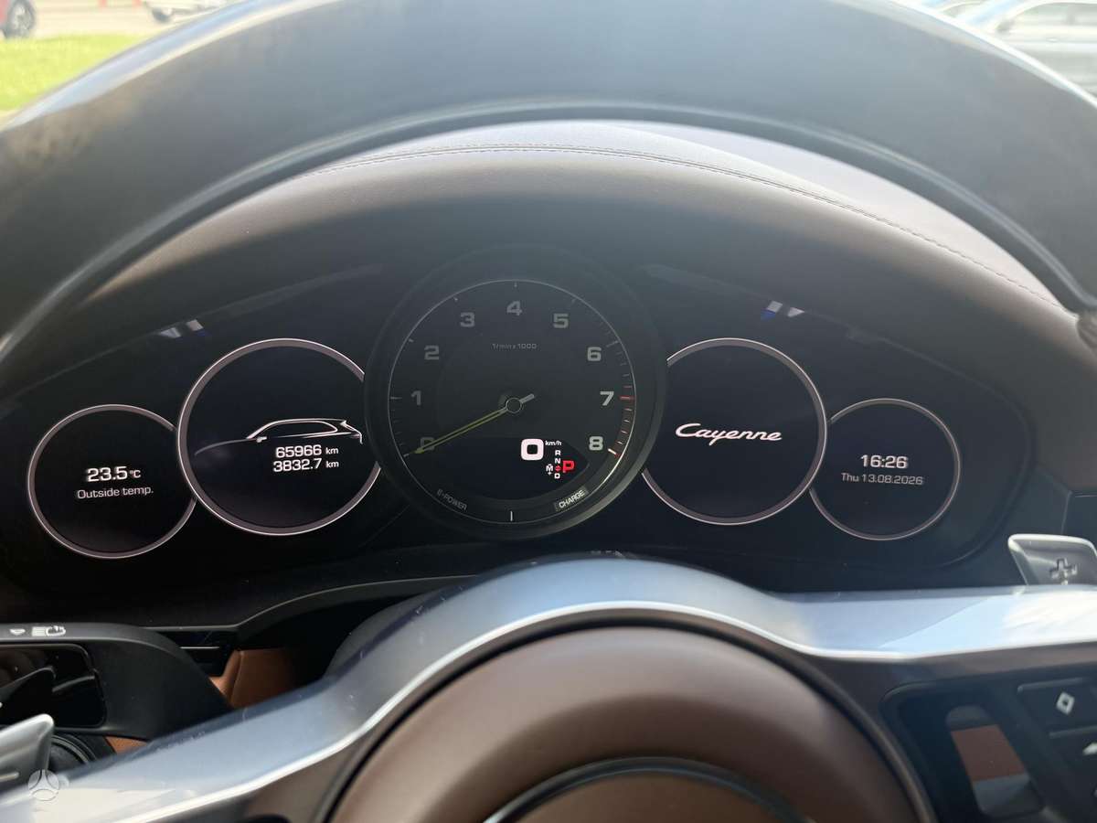 Porsche Cayenne - 9