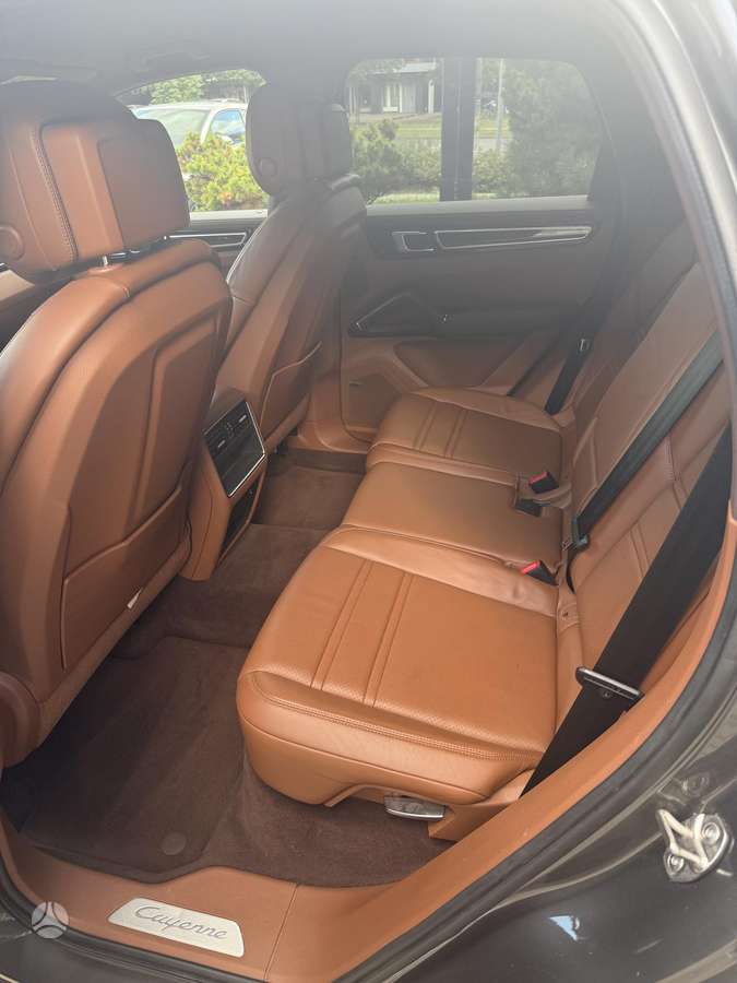 Porsche Cayenne - 12