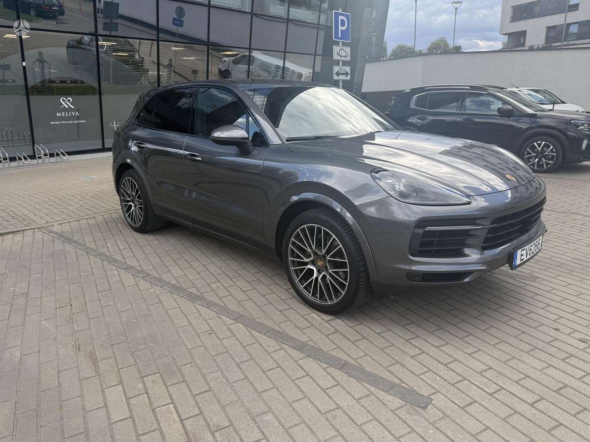 Porsche Cayenne - 1