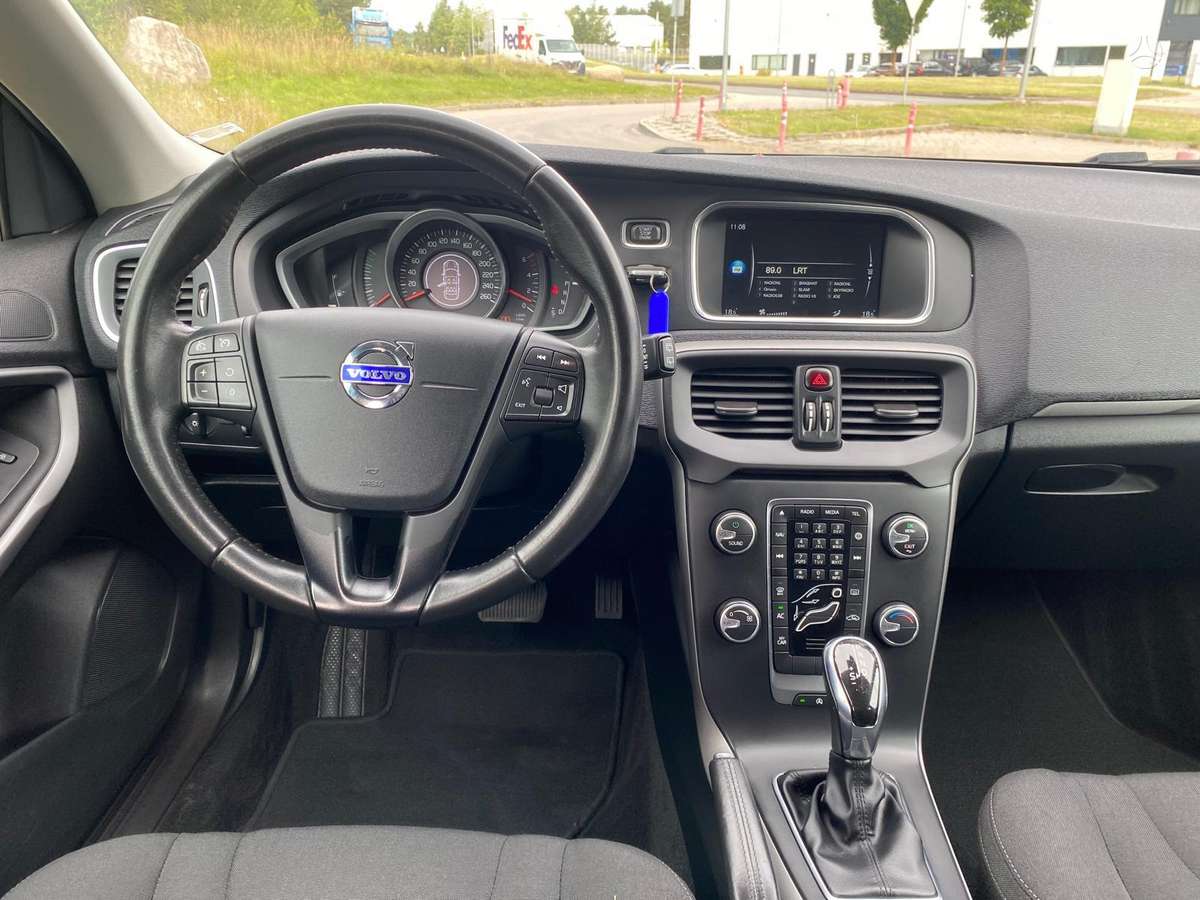 Volvo V40, 2.0 l., hatchback