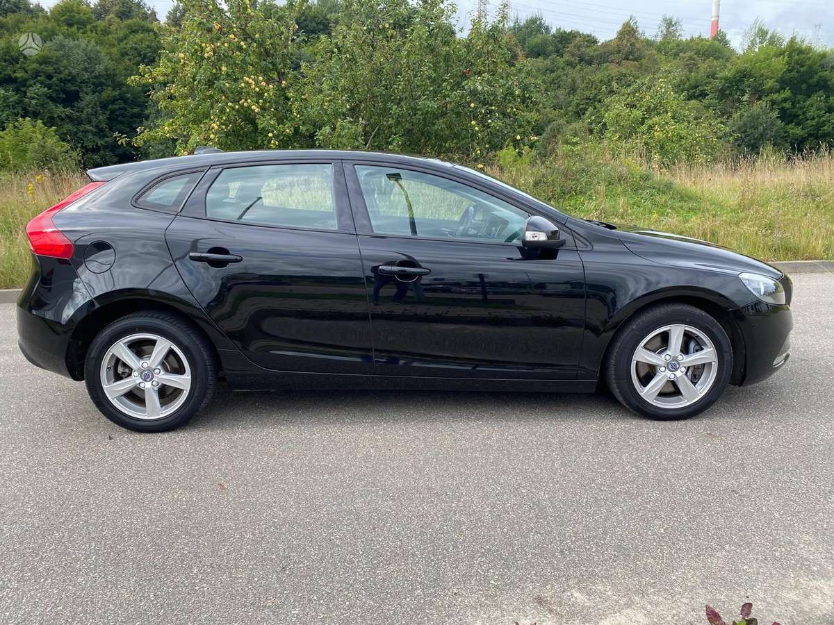 Volvo V40, 2.0 l., hatchback