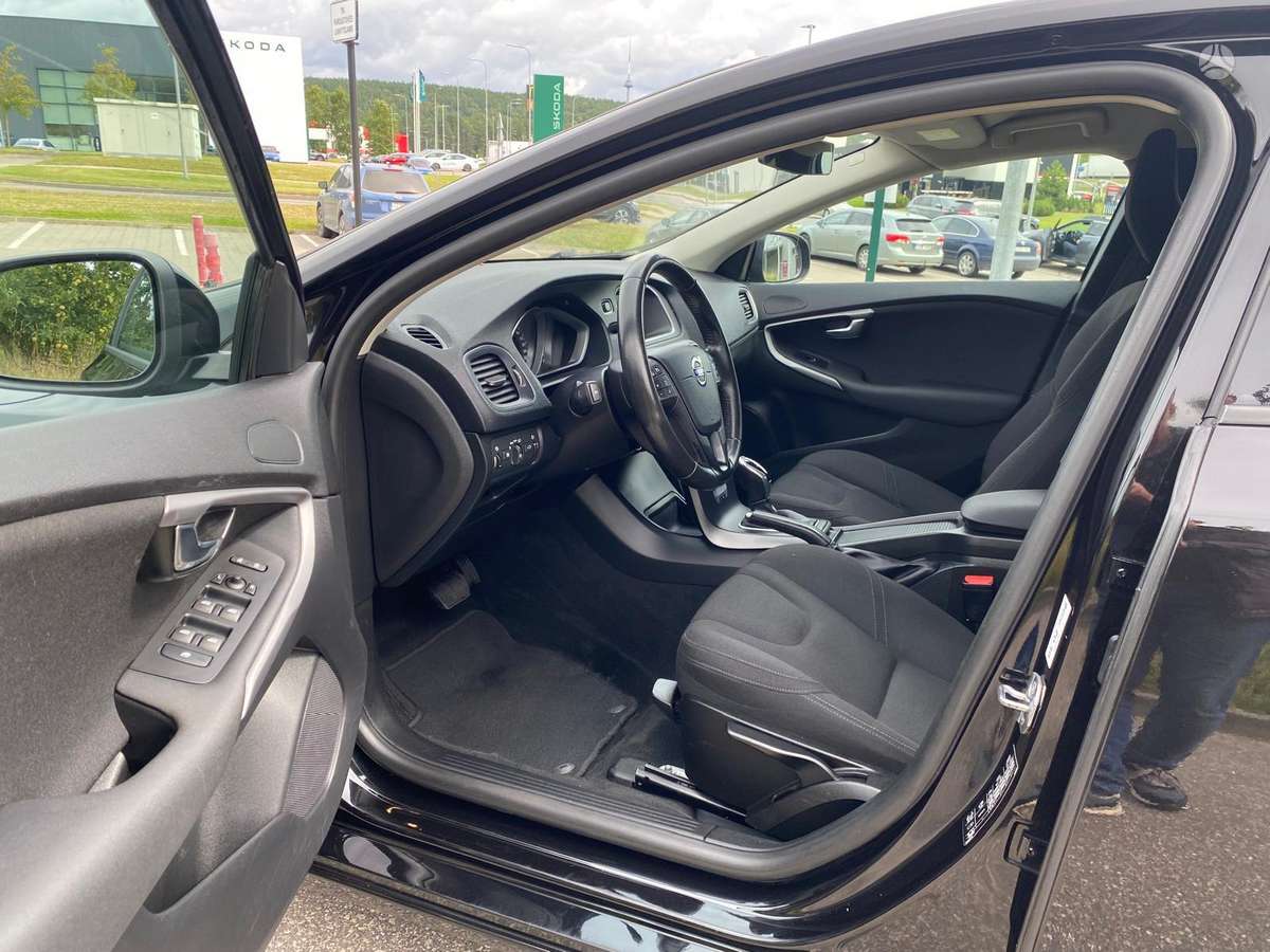 Volvo V40, 2.0 l., hatchback