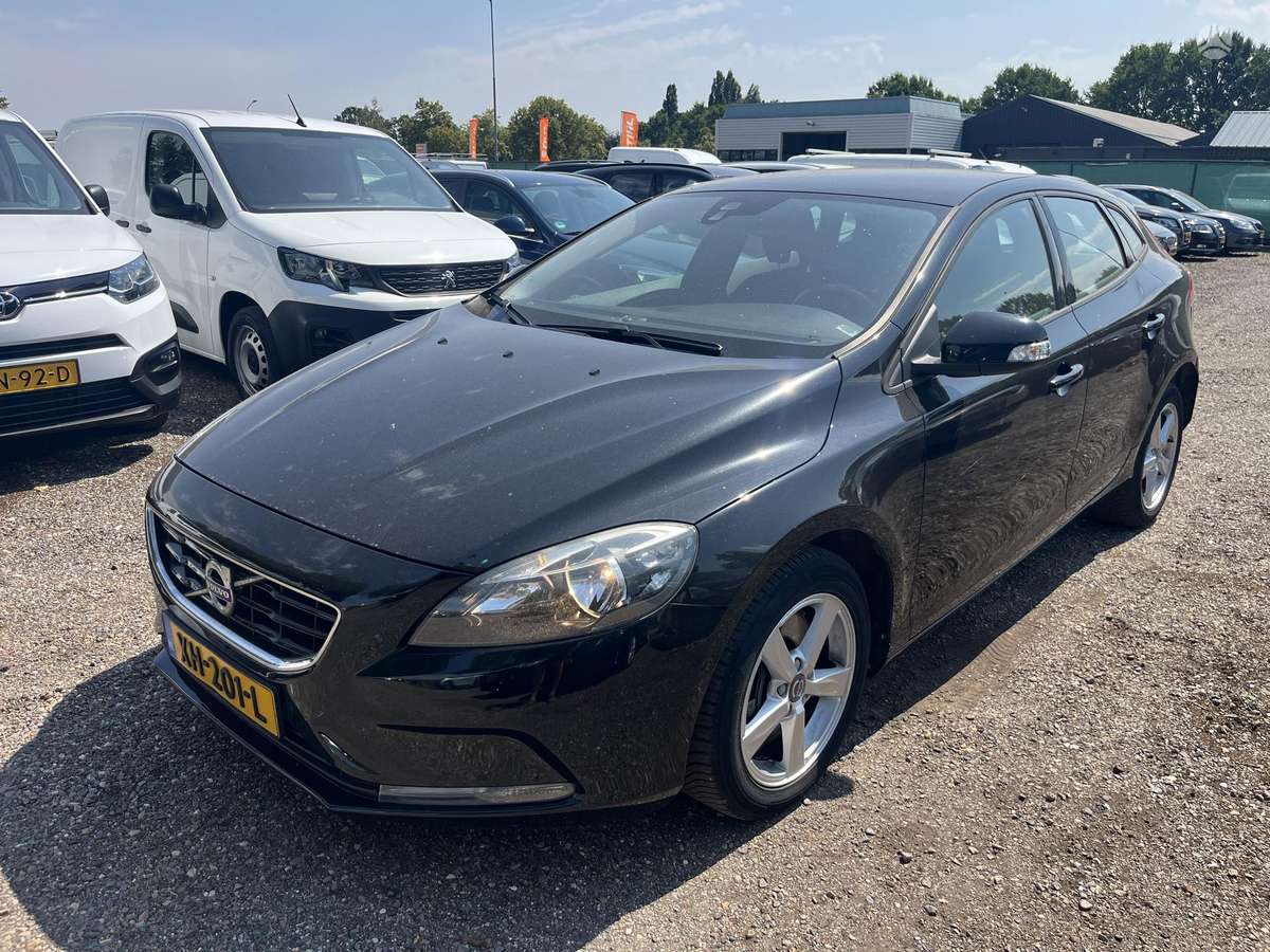 Volvo V40, 2.0 l., hatchback