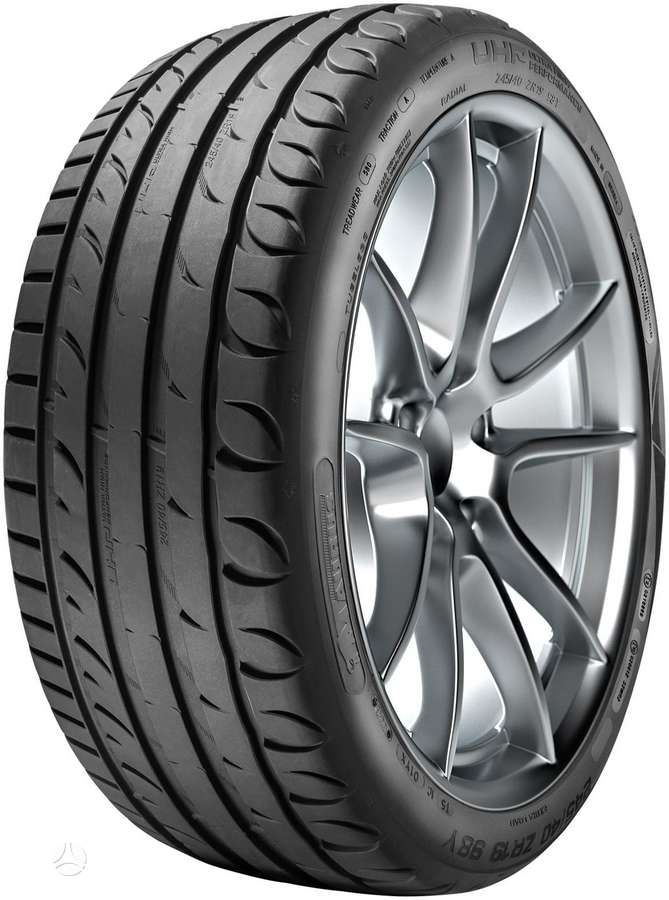 Taurus UHP, summer 225/45 R17