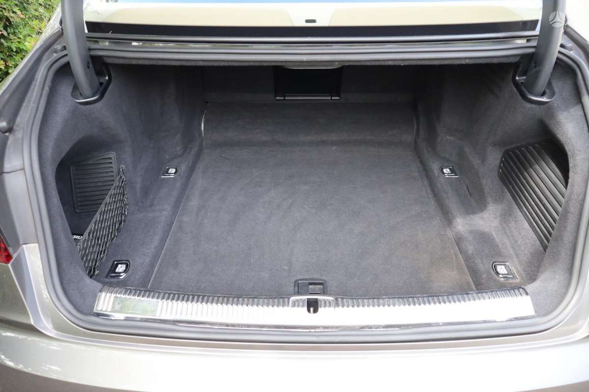 Audi A8, 3.0 l., Седан