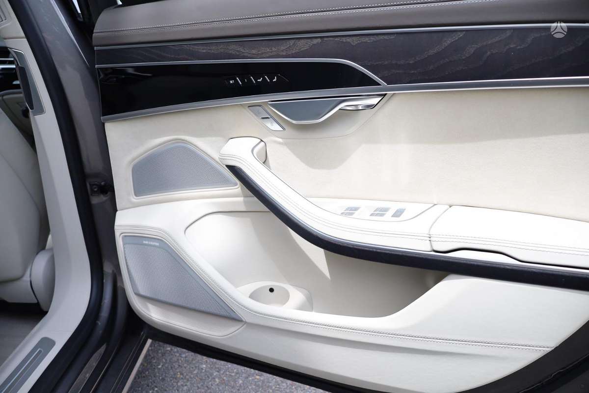 Audi A8, 3.0 l., Седан