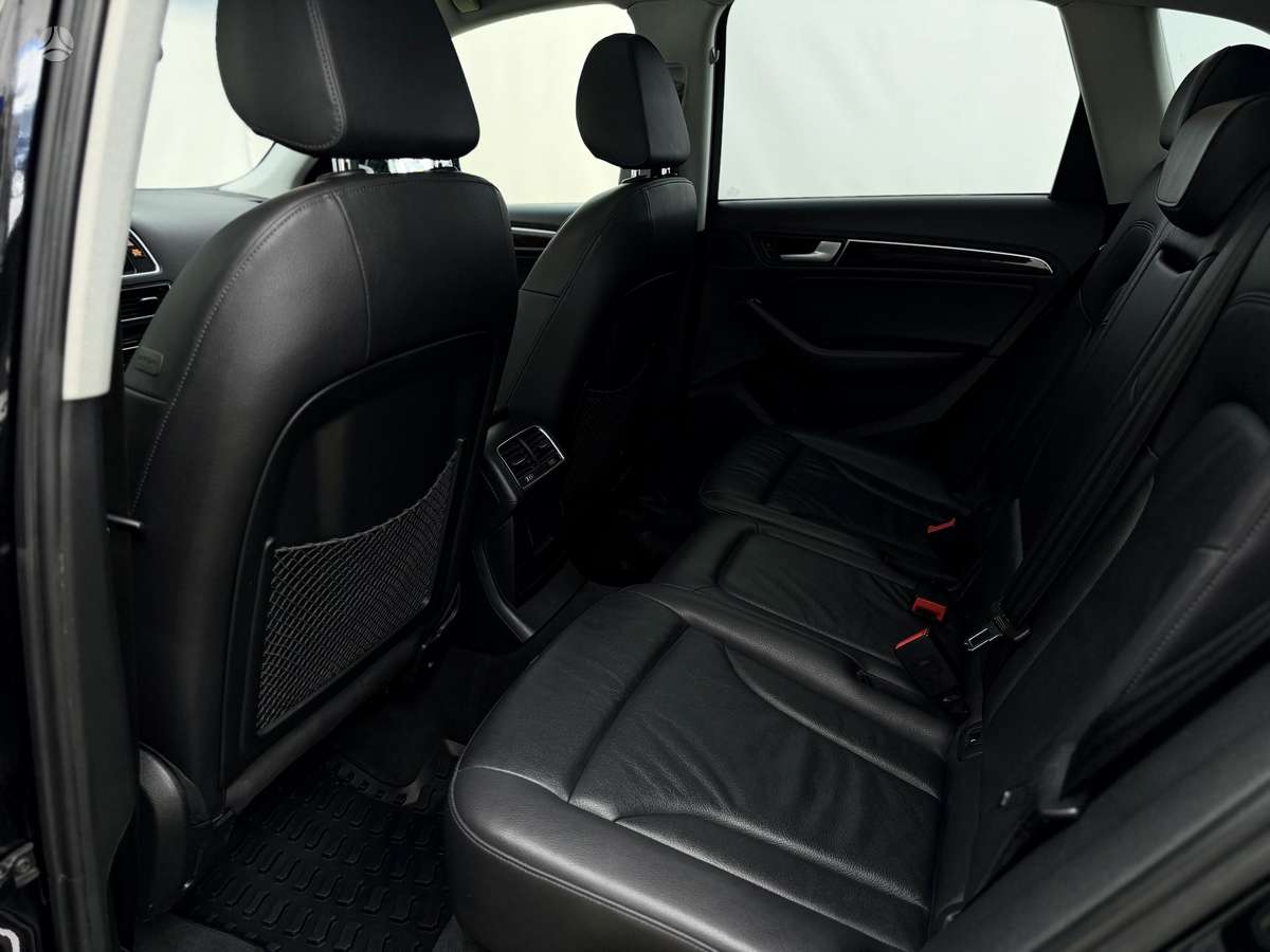 Audi Q5, 3.0 l., off-road / crossover