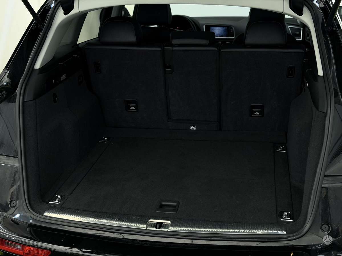 Audi Q5, 3.0 l., off-road / crossover
